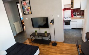 Appartamento Comfort | Soggiorno | TV LED 50 pollici con canali via cavo, TV