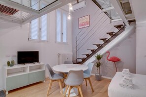 In-room dining - Flatty Apartments - Volta (Milan)