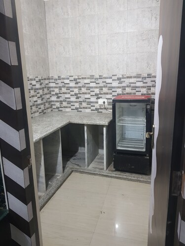 House located near the Tomb Of Akbar Sikandra, a perfect tourist attraction.