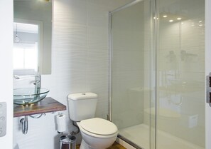 Bathroom - Lagos Uptown Bed & Breakfast (Lagos)