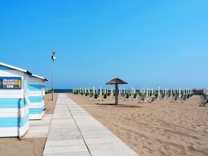 Beach - Cosy apartment in villa for 5 guests with pool, A/C, WIFI, TV and terrace (Rosolina)