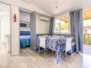 3 bedrooms, travel crib, free WiFi, bed sheets - Beautiful apartment in villa for 6 guests with A/C, WIFI, pool, TV and patio (Rosolina)