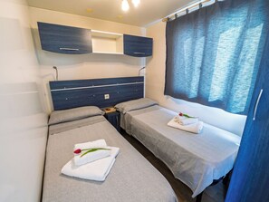 3 bedrooms, travel cot, free WiFi, bed sheets - Beautiful apartment in villa for 6 guests with pool, WIFI, A/C, TV and patio (Rosolina)