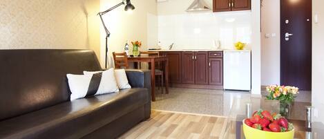 Apartment | Private kitchenette | Fridge, stovetop, electric kettle, cookware/dishes/utensils