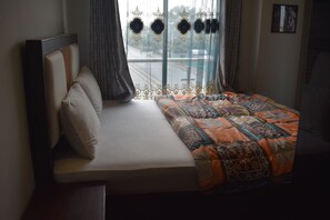 Desk, iron/ironing board, free WiFi - River View Residency (Rawalpindi)