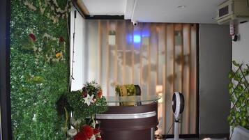 Quầy tiếp tân