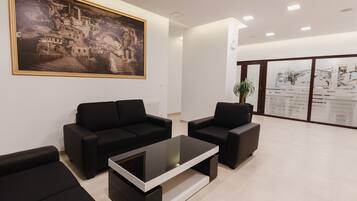 Coin salon dans le hall