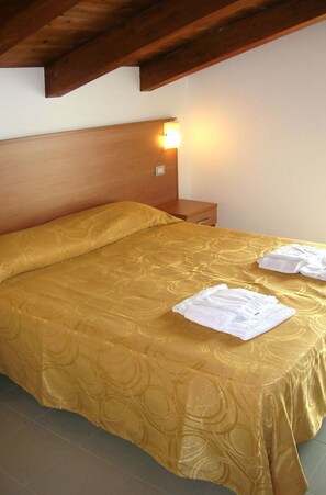 1 chambre, lit parapluie, Wi-Fi gratuit, draps fournis
