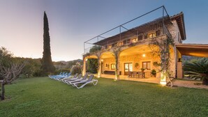 Unclassified image, 4 of 64, button - CAS COLECTOR - Impressive villa with private pool and spectacular views to the mountains a (Selva)