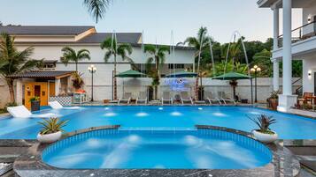 Outdoor pool, pool loungers