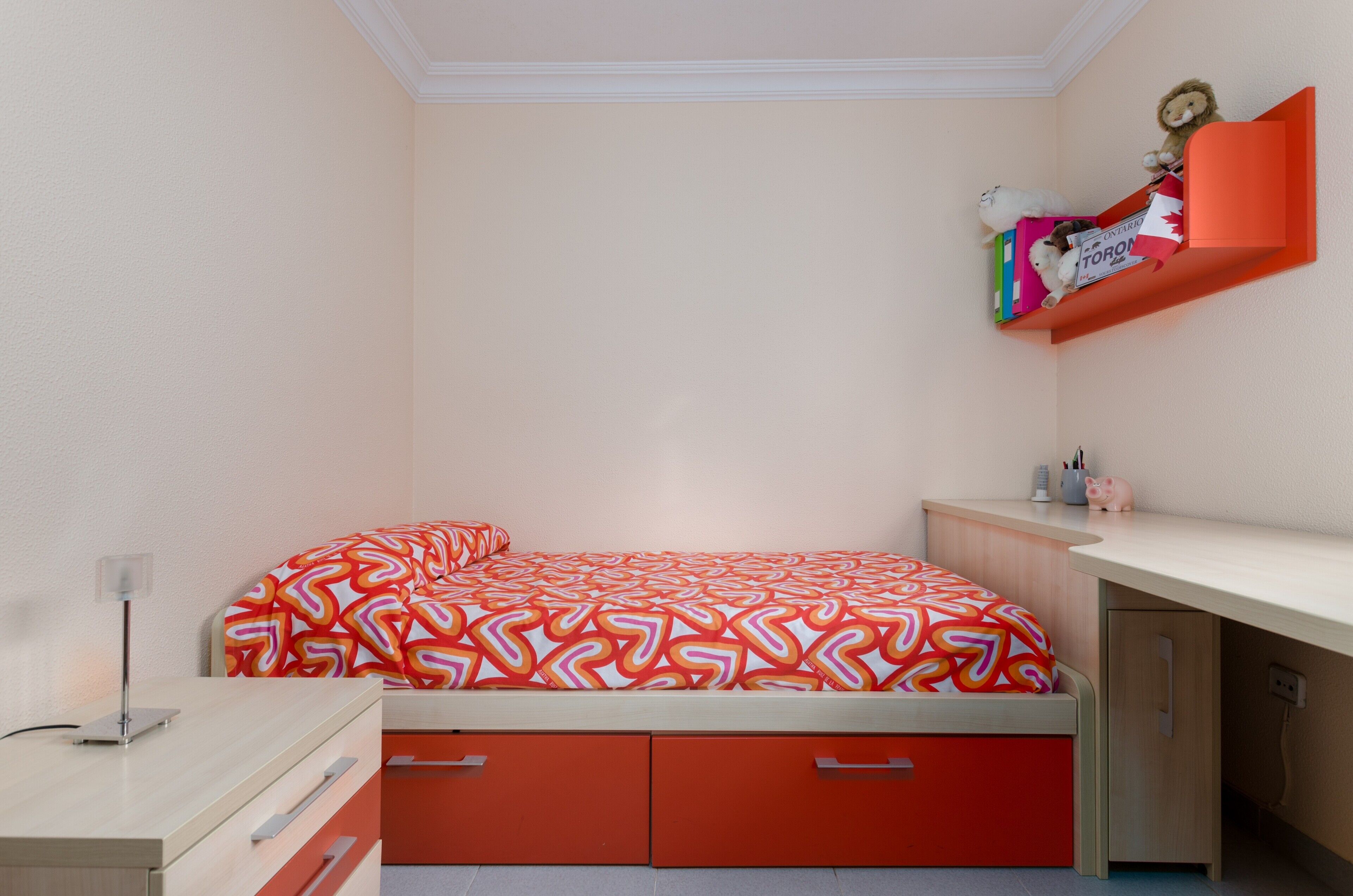 4 slaapkamers, een strijkplank/strijkijzer, gratis wifi, beddengoed