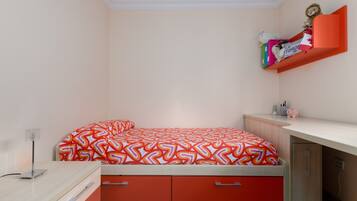 4 slaapkamers, een strijkplank/strijkijzer, gratis wifi, beddengoed