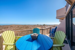 Outdoor dining - Surf, Sand, and Sun @ MP 201 | Pools | Beach (Port Aransas)
