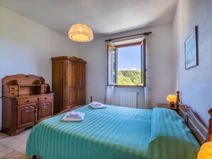 2 bedrooms, travel crib, free WiFi - Lovely apartment in villa with pool, WIFI, TV, terrace, pets allowed and panoramic view (San Vivaldo)