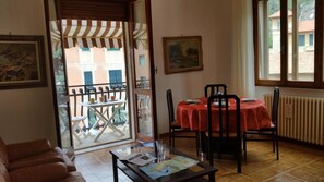 Dining - At number 16 (Levanto)