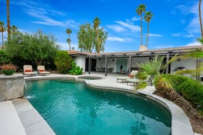 Et oppvarmet basseng