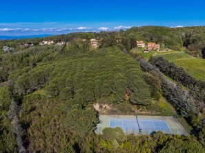 Sports court - Beautiful apartment in villa for 8 guests with WIFI, pool, TV, terrace and pets allowed (Montaione)