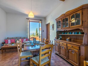 Dining - Nice apartment in villa for 8 guests with pool, WIFI, TV, terrace and pets allowed (Montaione)