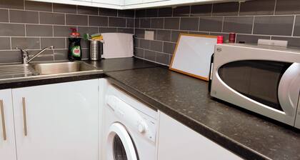 BEAUTIFUL STYLISH 2 BEDROOM APARTMENT IN THE HEART OF GREENWICH