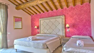 1 chambre, lit parapluie, Wi-Fi gratuit, draps fournis