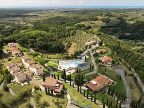 Exterior - Beautiful apartment for 8 guests with A/C, pool, WIFI, TV, terrace and panoramic view (Riparbella)