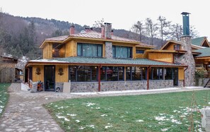 Exterior detail - Abant Hitit Otel Restaurant (Bolu)