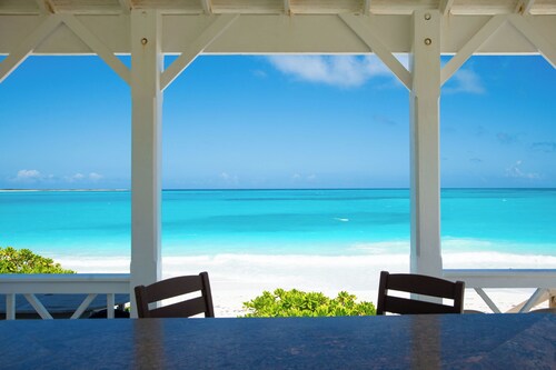 Luxury Ocean View Beach Villa with Private Pool Garden Courtyard in Great Exuma