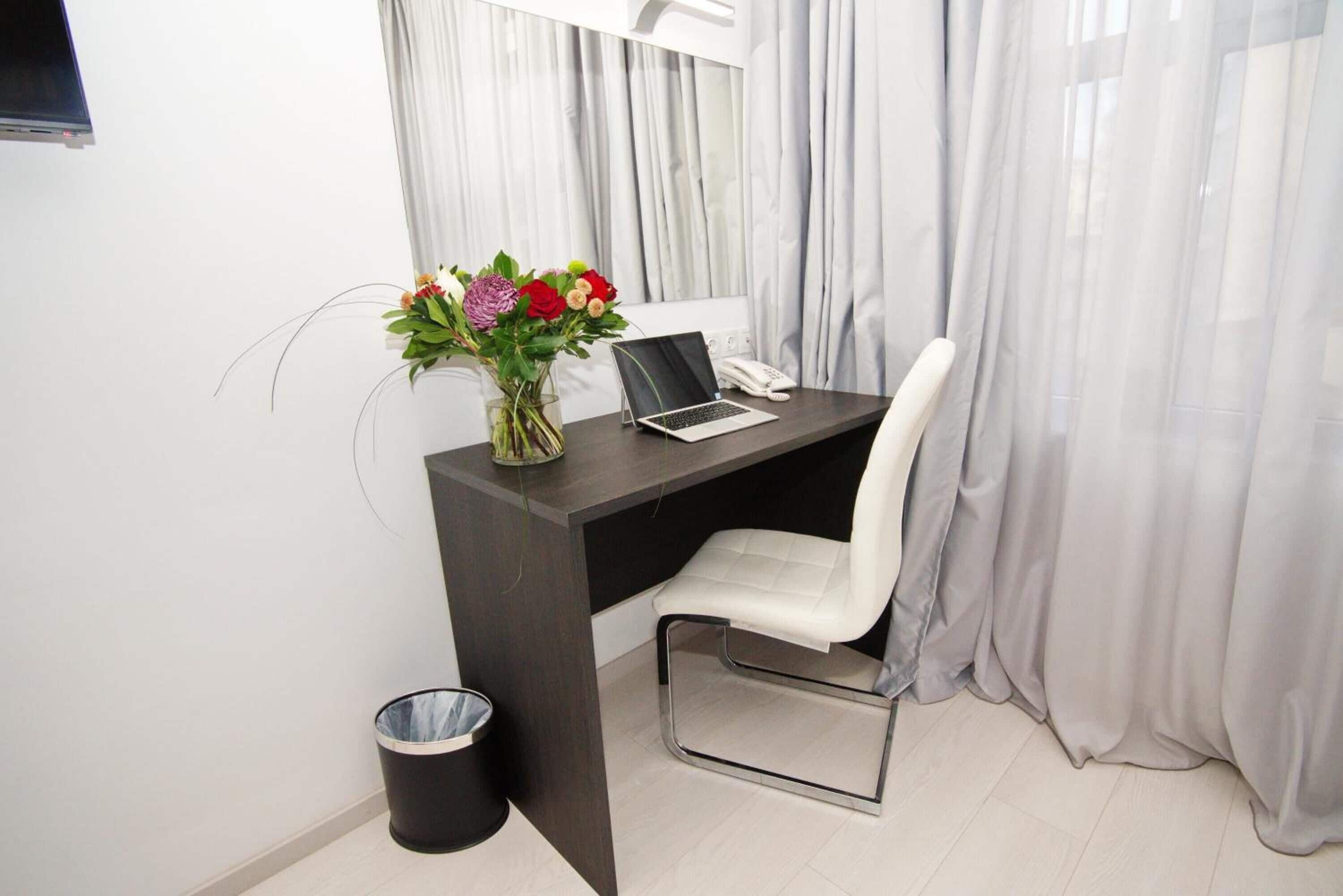 1 bedroom, in-room safe, desk, laptop workspace