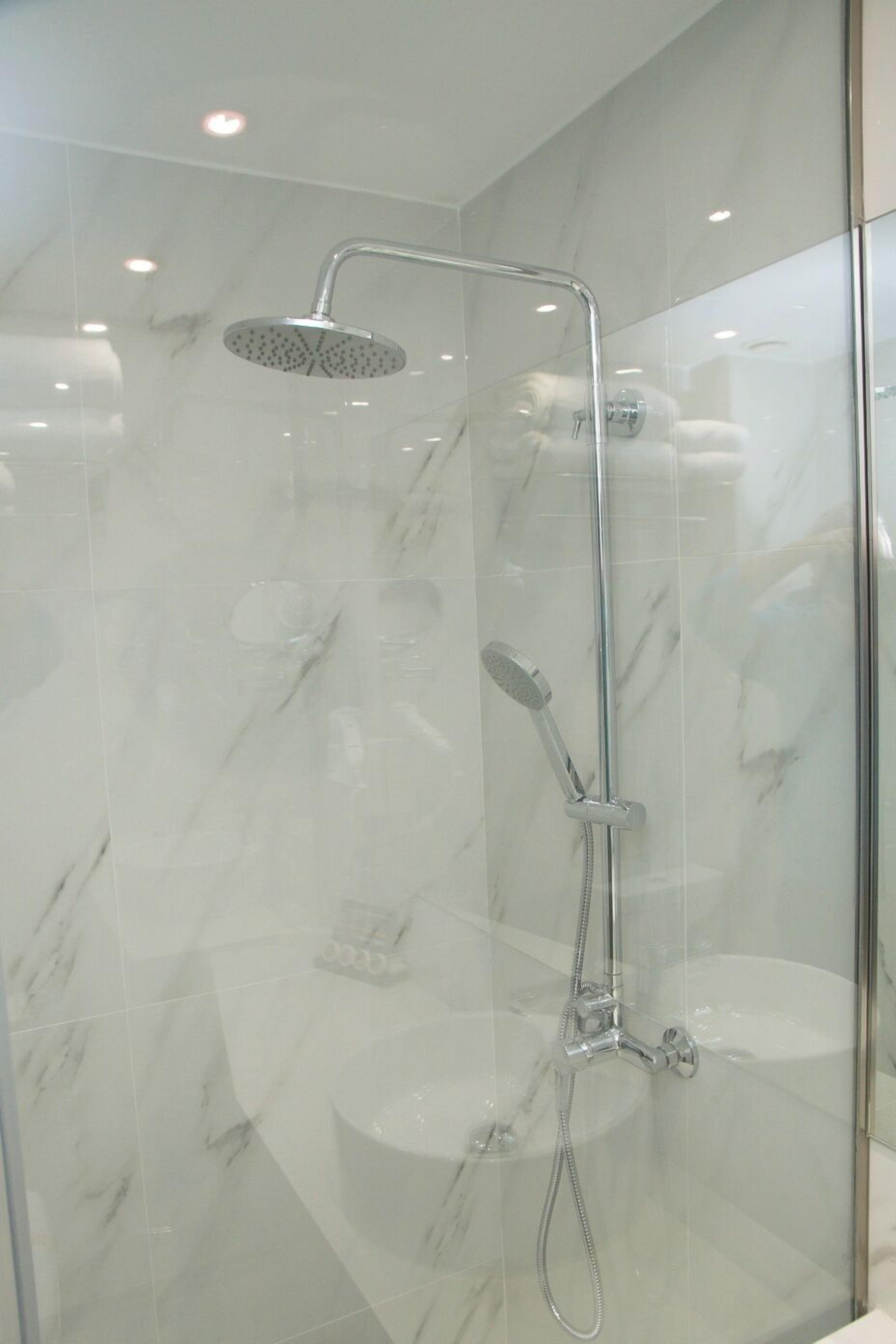 standard room, 1 bedroom | bathroom | shower, eco-friendly toiletries, hair dryer, bathrobes