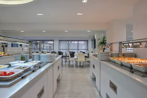 Café da manhã com buffet todos os dias mediante uma taxa