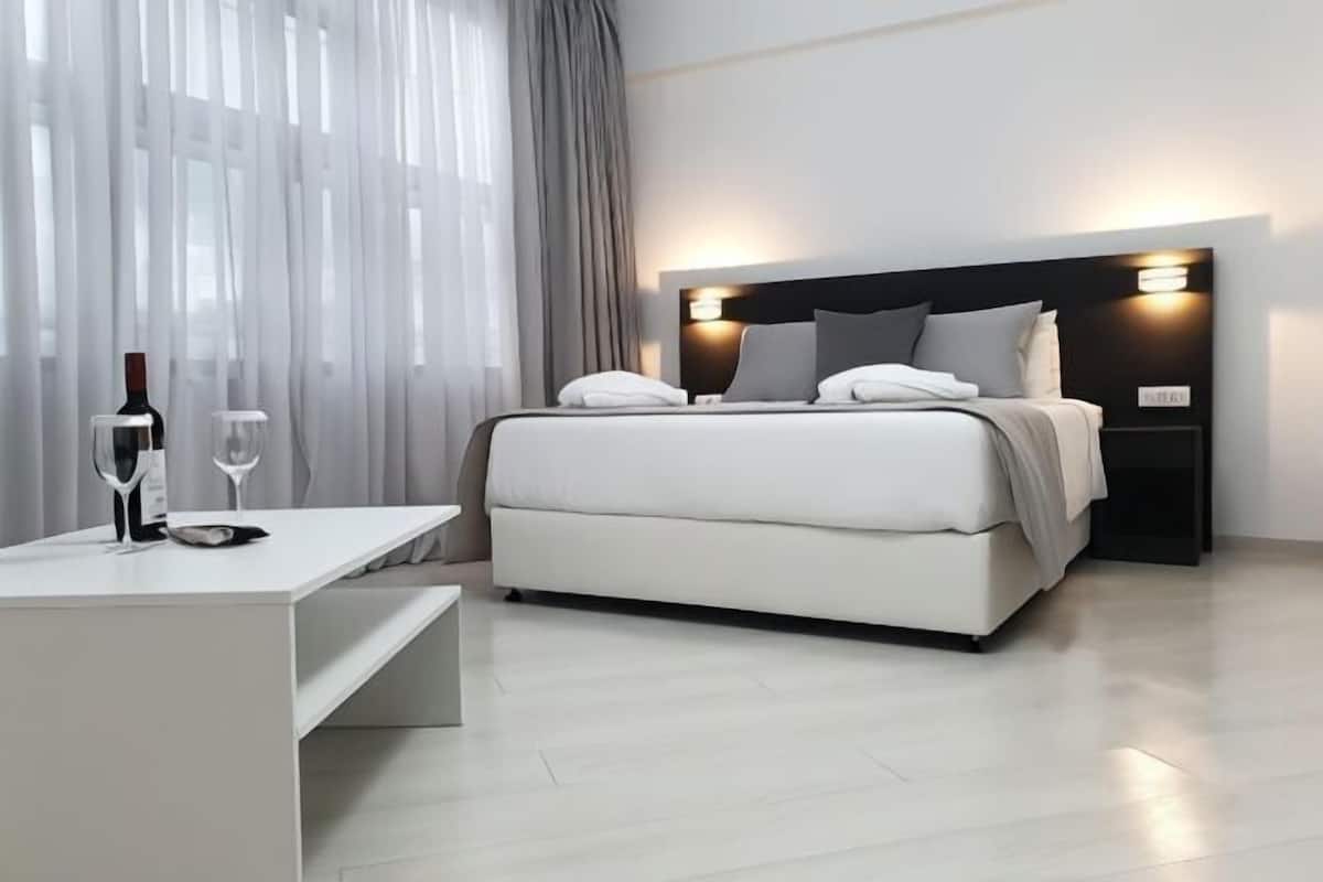 1 bedroom, in-room safe, desk, laptop workspace