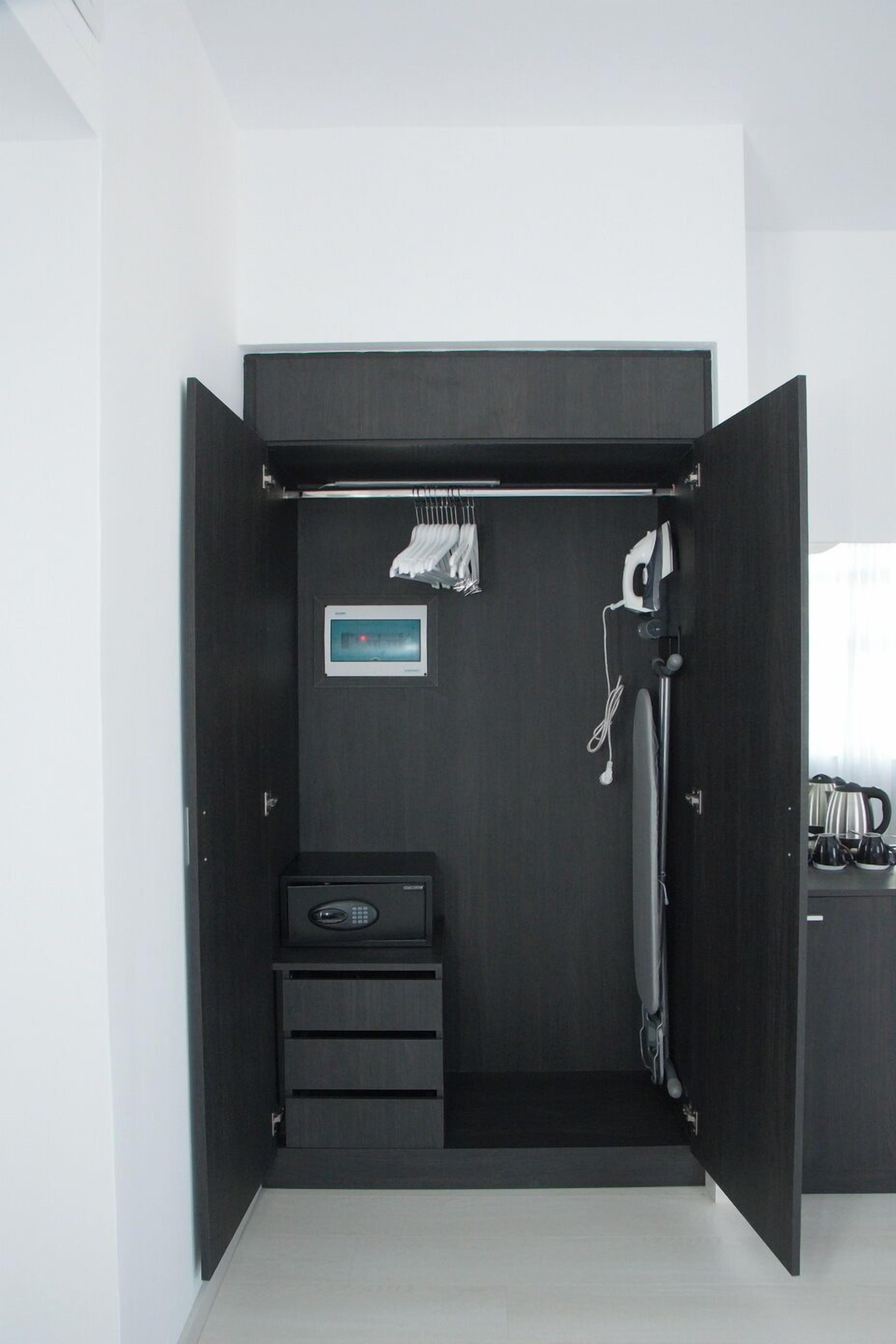 1 bedroom, in-room safe, desk, laptop workspace