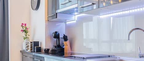 Departamento panorámico | Cocina privada | Refrigerador con congelador, horno, parrilla de estufa y lavavajillas