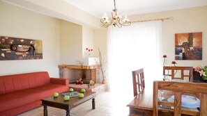 Fernseher, Kamin, DVD-Player, Bücher