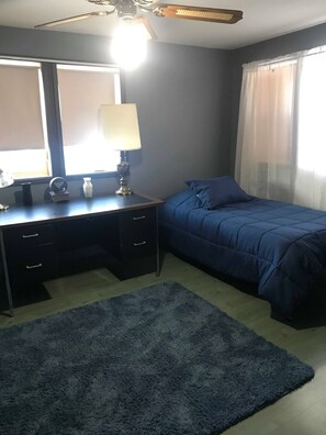 3 bedrooms, desk, WiFi, bed sheets