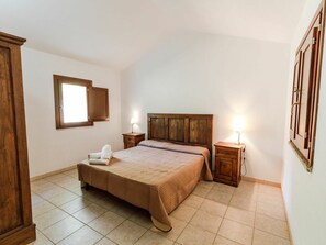 1 Schlafzimmer, Reisekinderbett, Bettwäsche
