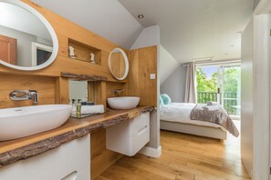 8 chambres, fer et planche à repasser, lit parapluie, Wi-Fi gratuit