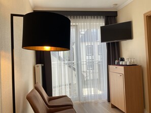 Deluxe-Dreibettzimmer, eigenes Bad, Bergblick