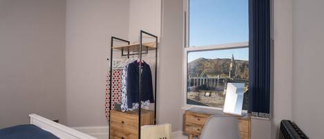 1 habitación, tabla de planchar con plancha, wifi y ropa de cama