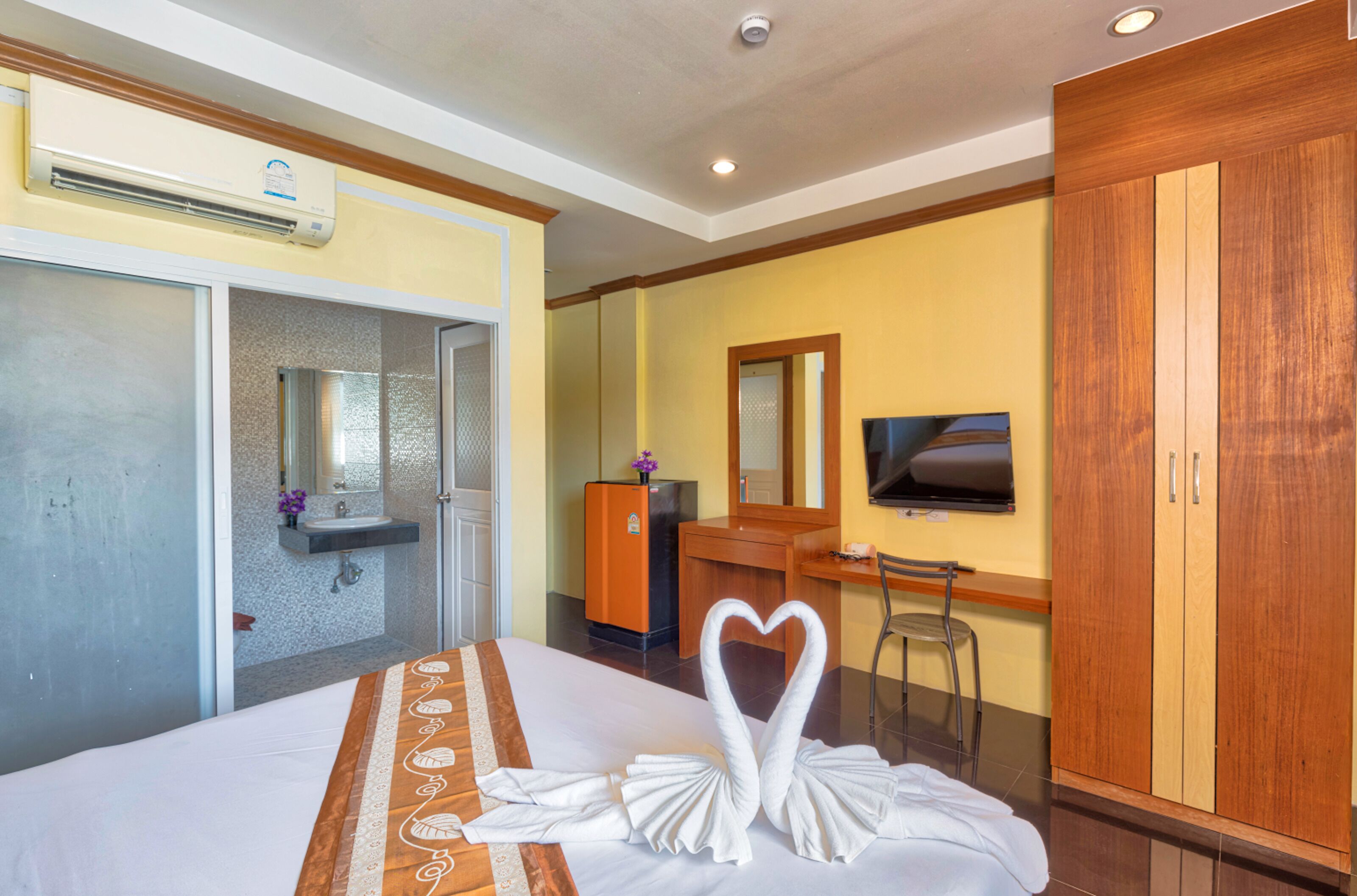 Photo - TJ Patong Hotel - Prime Location by OTOP Market & Sea