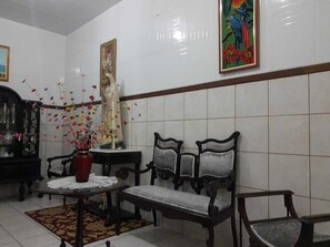 Coin salon dans le hall