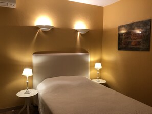 4 chambres, fer et planche à repasser, lit parapluie, Wi-Fi gratuit