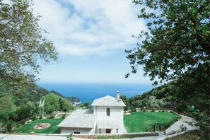 Aerial view - Villa Mylopotamos (Zagora-Mouresi)