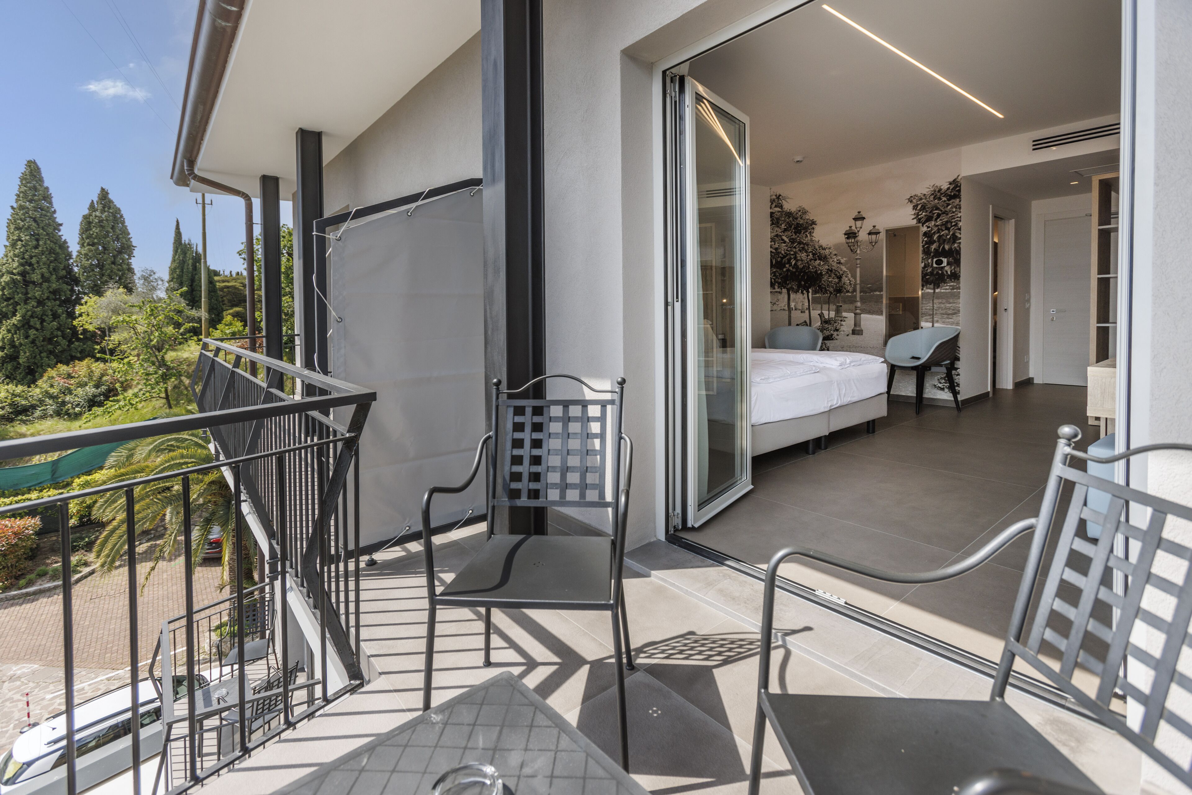 superior room, 1 king bed | balcony