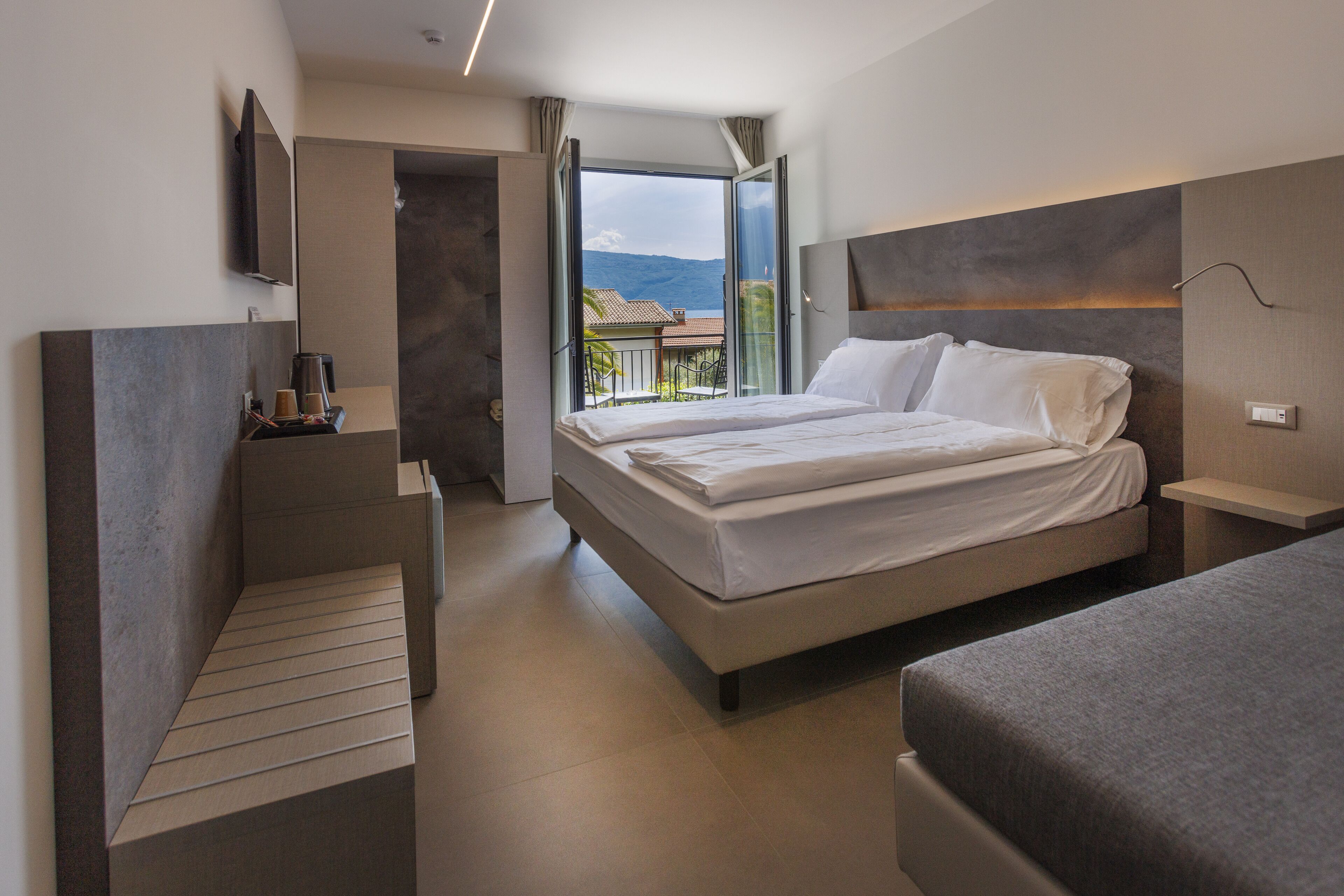 room, 1 king bed | in-room safe, individually decorated, individually furnished, desk