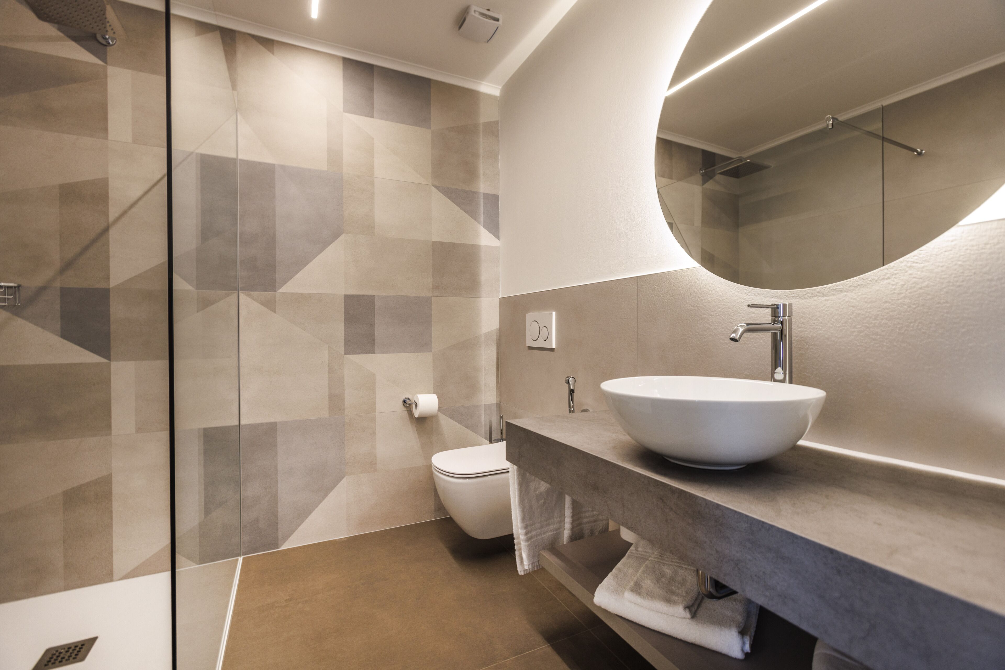 room, 1 king bed | bathroom | shower, hair dryer, towels, soap