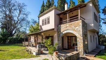 Villa, 3 Bedrooms | Terrace/patio