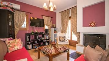 Huvila, 3 makuuhuonetta | Olohuone | Taulutelevisio