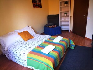 2 bedrooms, iron/ironing board, travel crib, WiFi - St. Joseph apartment 12 (Roma)