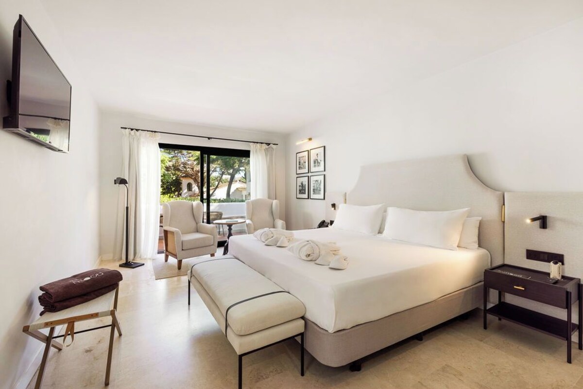 Ropa de cama de alta calidad, minibar, caja fuerte y cortinas opacas